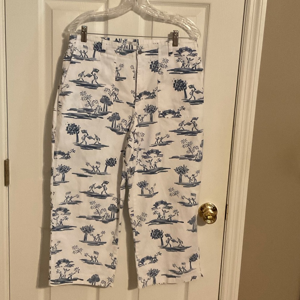 Chico’s size 2 blue and white Capri pants
